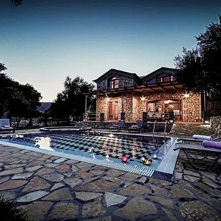 Tireda With Private Swimming Pool *