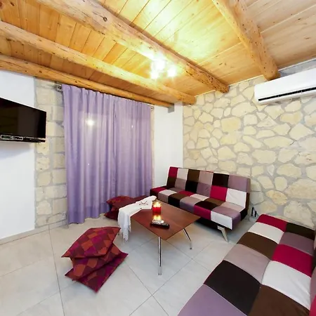Tireda With Private Swimming Pool Villa *