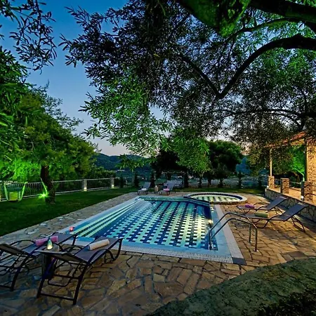 Tireda With Private Swimming Pool *