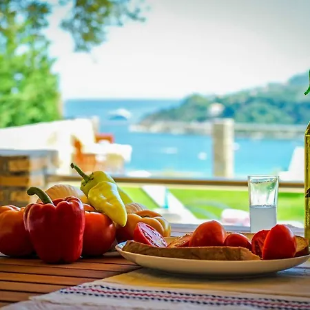 Tireda With Private Swimming Pool Villa