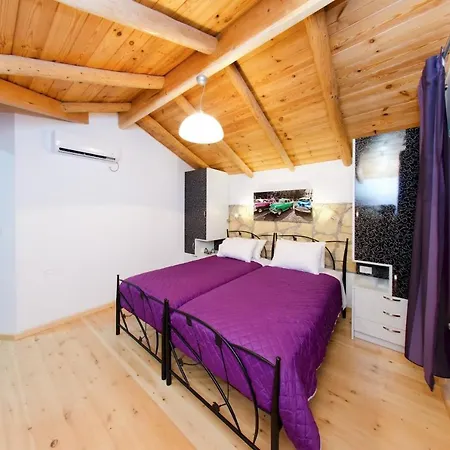 Tireda With Private Swimming Pool Villa