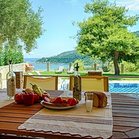 Tireda With Private Swimming Pool *
