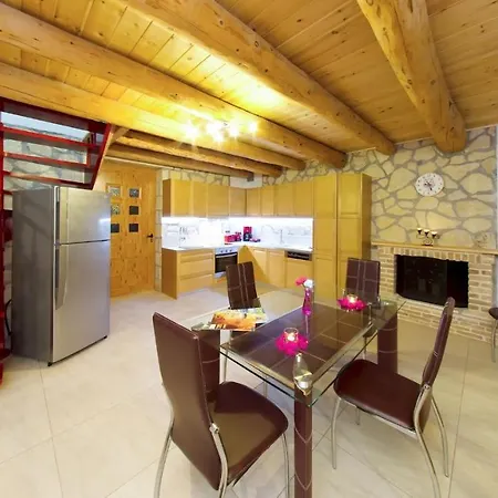 Tireda With Private Swimming Pool * Marathiás