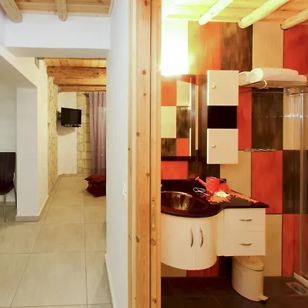 Tireda With Private Swimming Pool Villa *